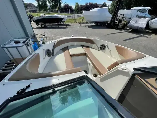 Sea Ray 190 SPX Bowrider