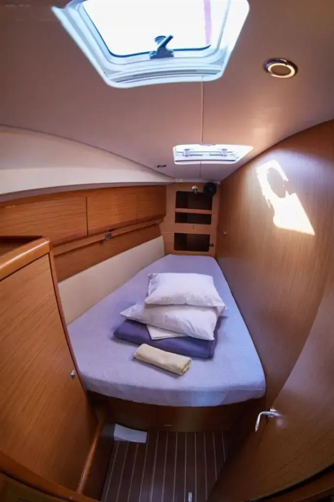 2010 Jeanneau sun odyssey 44i