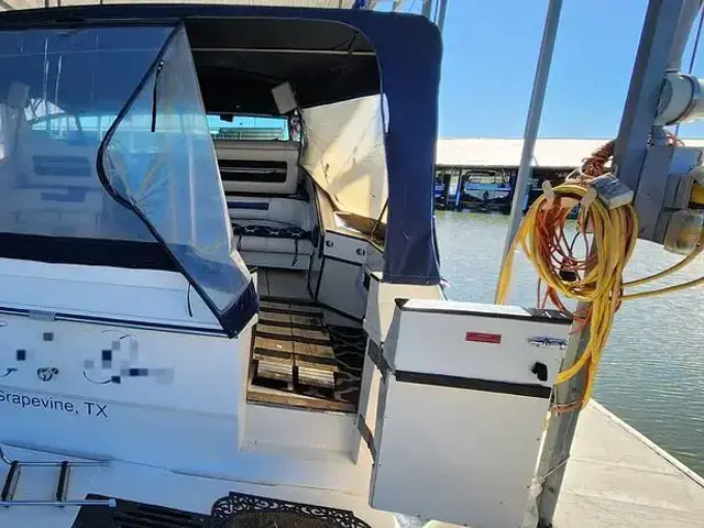 Sea Ray 390 Express Cruiser