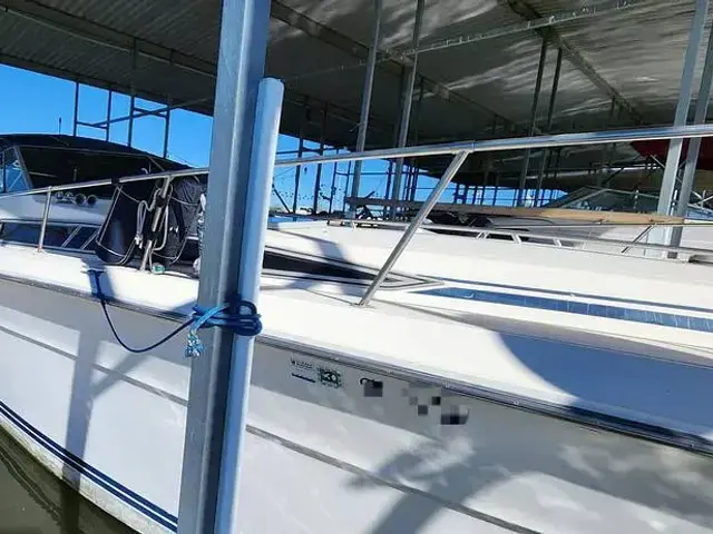 Sea Ray 390 Express Cruiser