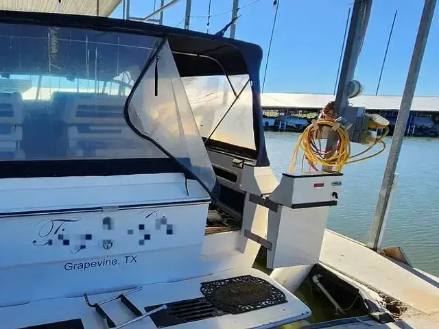 Sea Ray 390 Express Cruiser