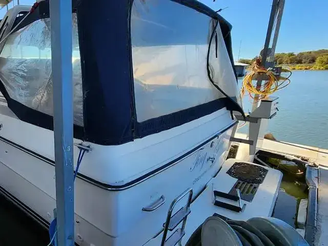 Sea Ray 390 Express Cruiser