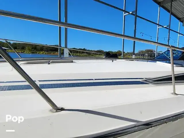 Sea Ray 390 Express Cruiser