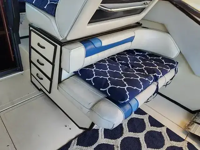 Sea Ray 390 Express Cruiser