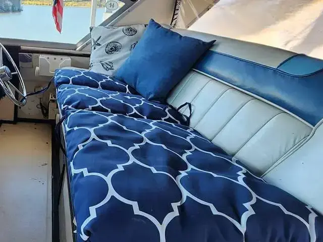 Sea Ray 390 Express Cruiser