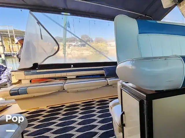 Sea Ray 390 Express Cruiser