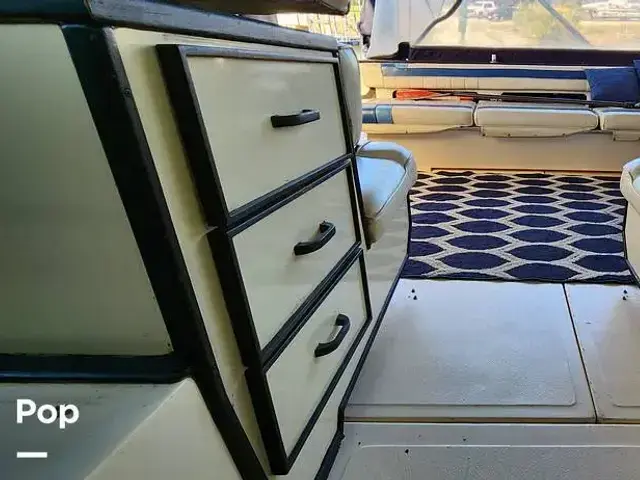 Sea Ray 390 Express Cruiser