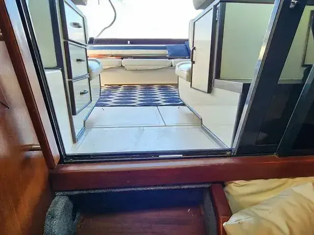 Sea Ray 390 Express Cruiser