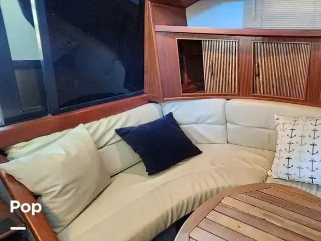 Sea Ray 390 Express Cruiser