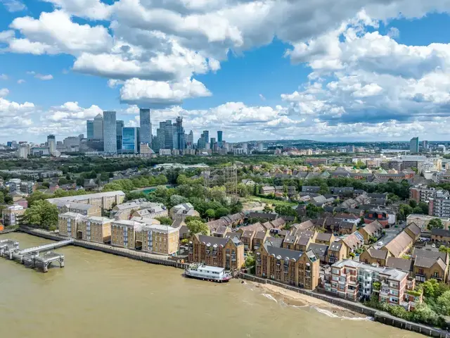 Thames Houseboat