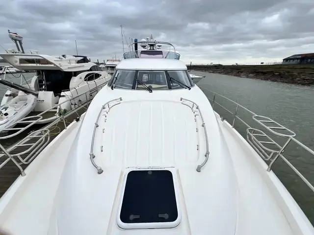 Fairline Squadron 52