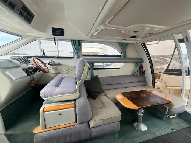 Sealine 330 Statesman