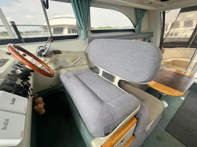 Sealine 330 Statesman