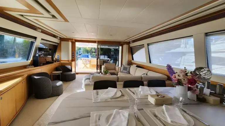 2010 Ferretti 830