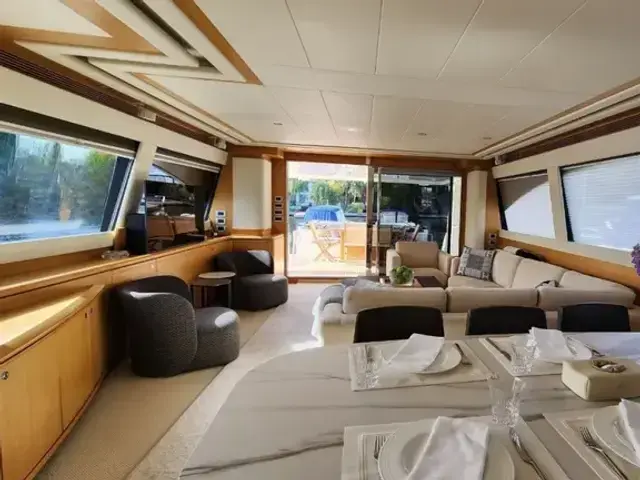 Ferretti Yachts 830