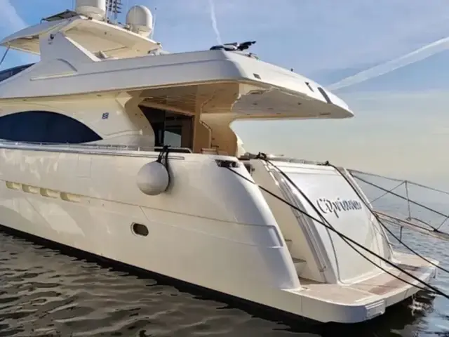 Ferretti Yachts 830