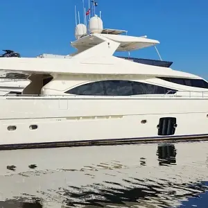 2010 Ferretti Yachts 830