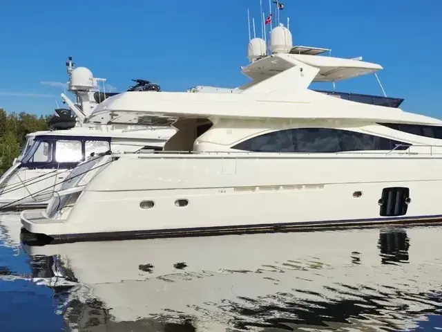 Ferretti Yachts 830