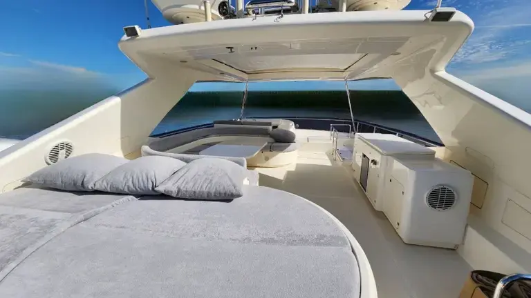 2010 Ferretti 830