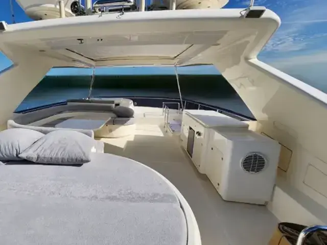 Ferretti Yachts 830