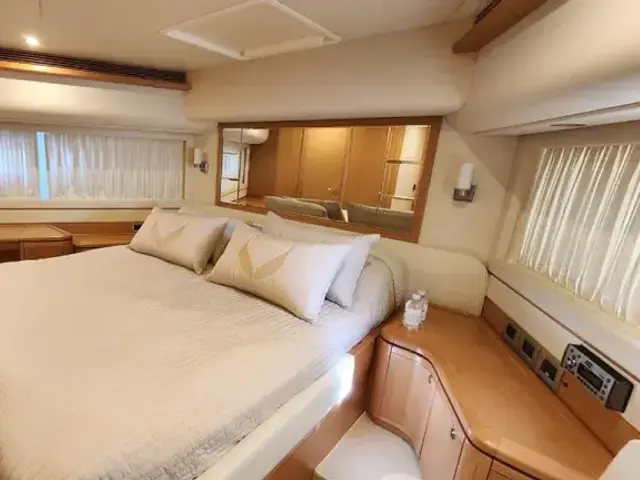 Ferretti Yachts 830