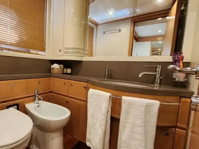 Ferretti Yachts 830