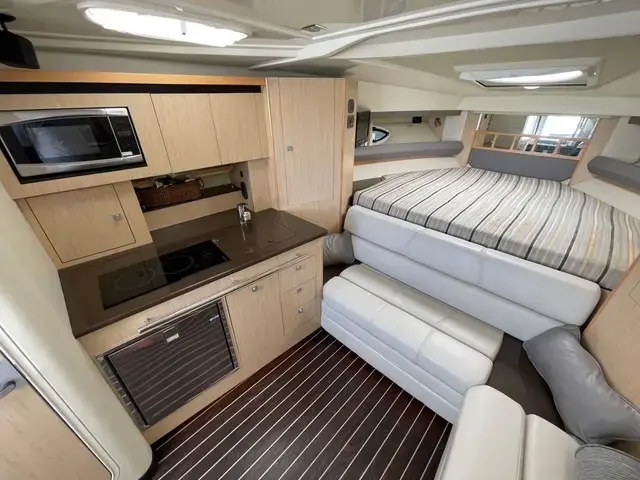 Monterey 335 Sport Yacht