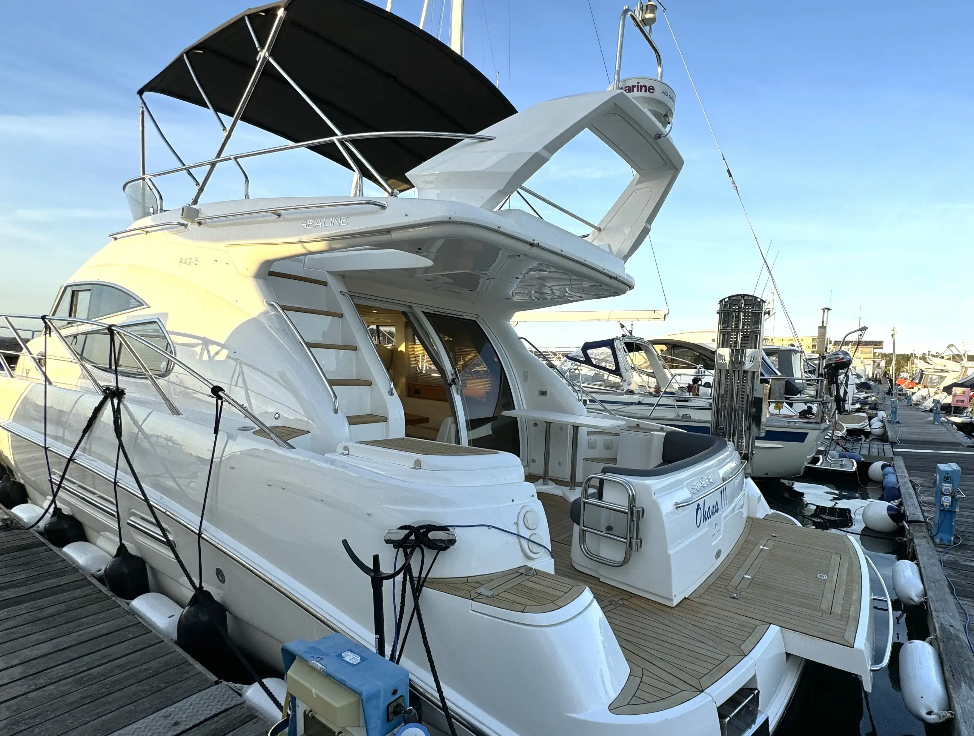 2010 Sealine f425