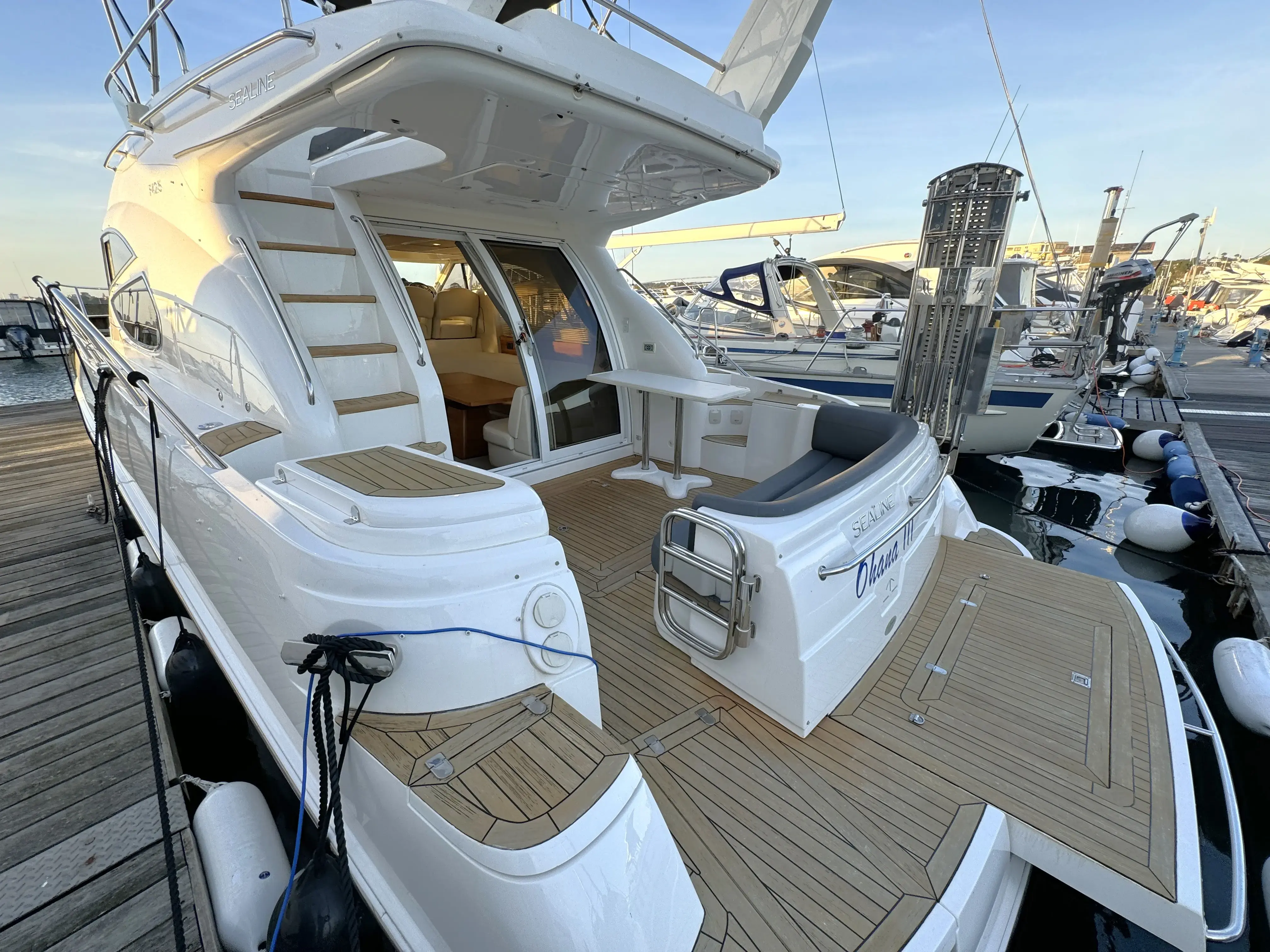 2010 Sealine f425