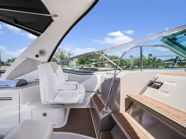 Sea Ray 330 Sundancer