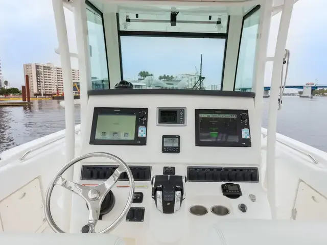 Boston Whaler 320 Outrage