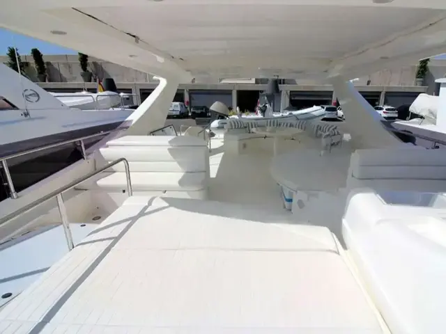 Ferretti Yachts 780 Ht