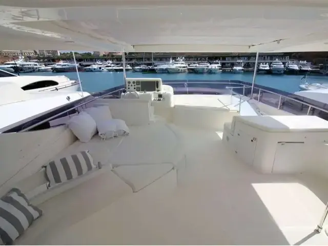 Ferretti Yachts 780 Ht