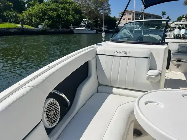 Sea Ray 240 Sundeck