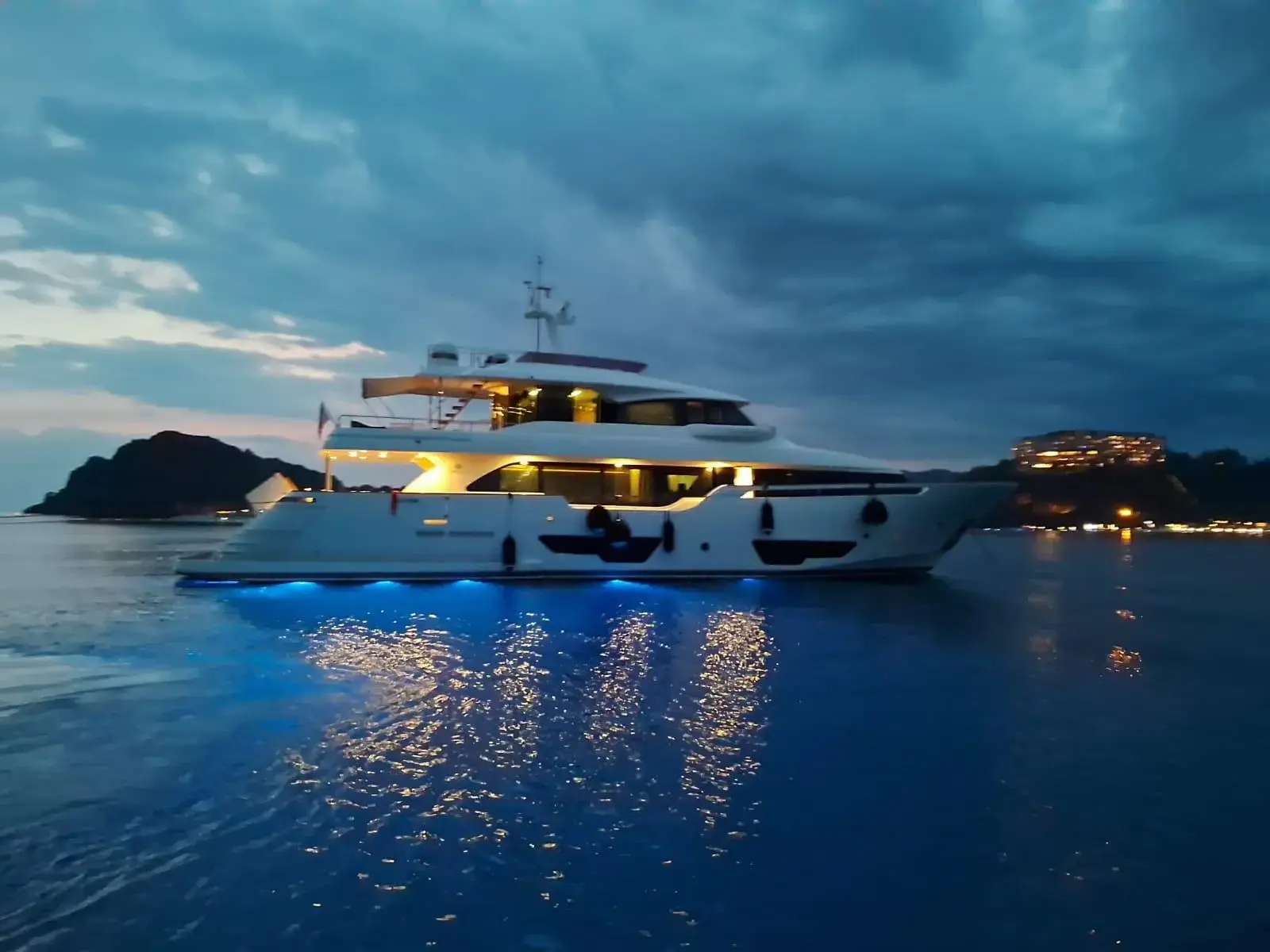 2015 Custom navetta 28