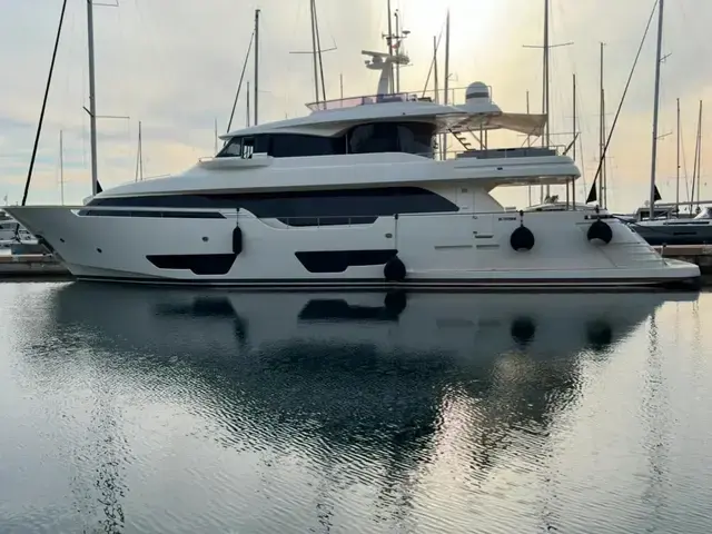 Custom Line Navetta 28