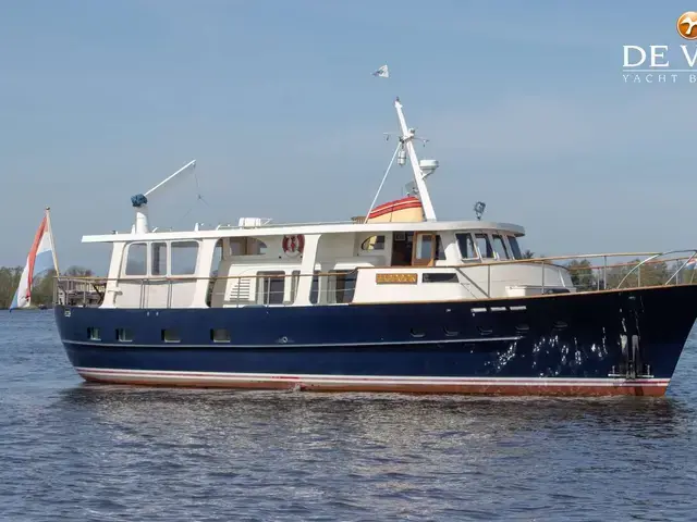 Feadship Canoe Stern