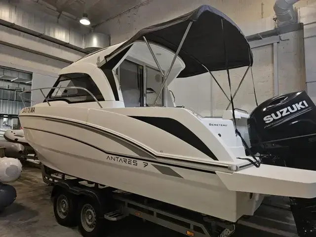 Beneteau Antares 7