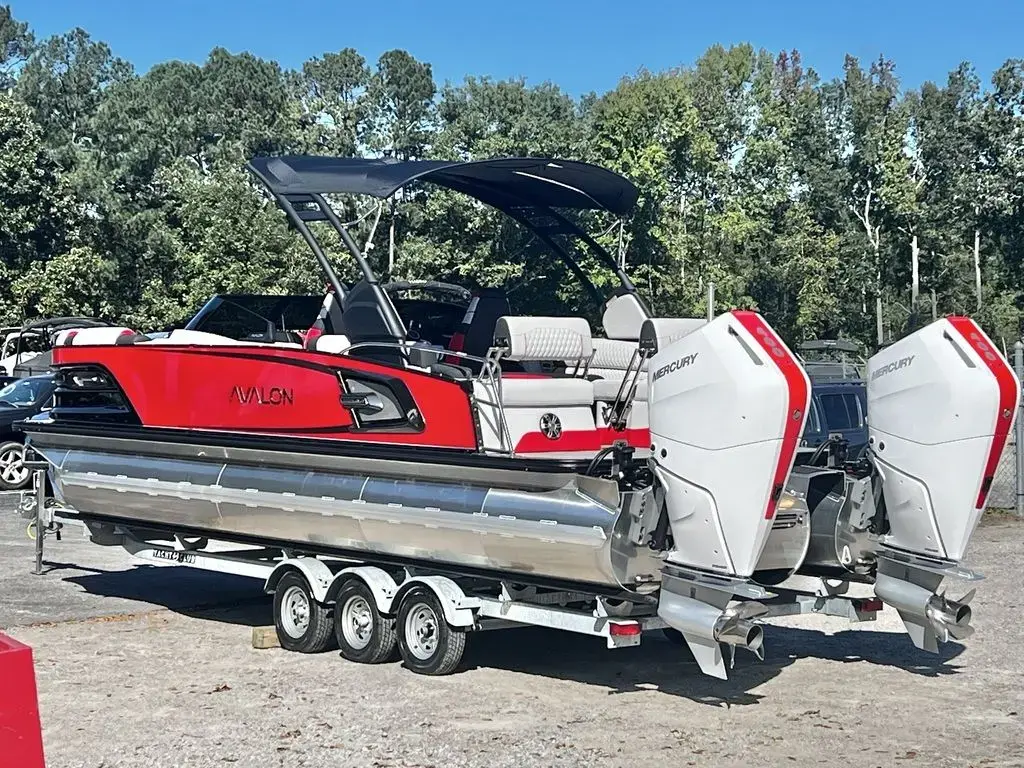 2025 Avalon excalibur ltd 25 quad lounge windshield - triple toon twin - in stock