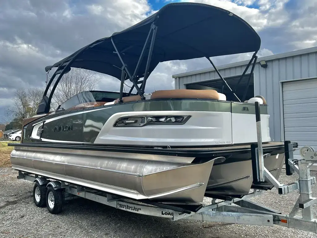 2024 Avalon excalibur ltd 25 elite windshield - triple toon - in stock! rigged & ready!