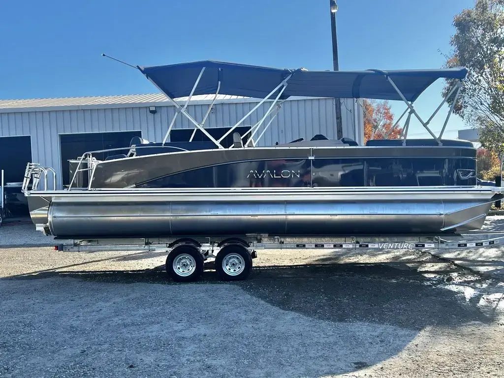 2025 Avalon catalina 25 quad lounge shift - triple toon - in stock