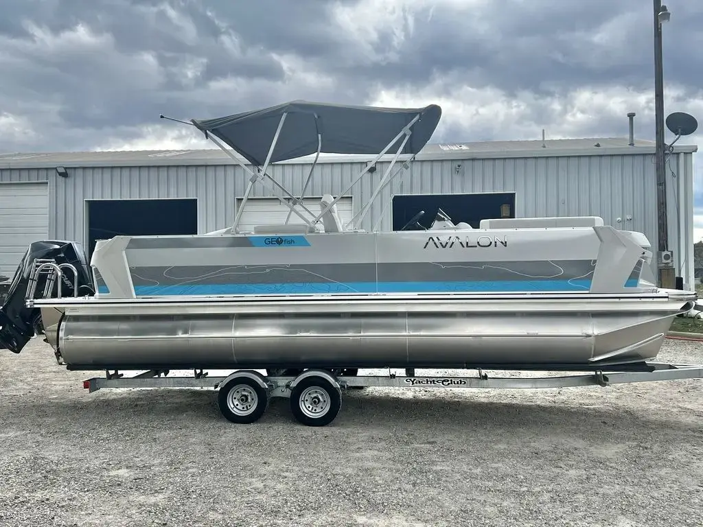 2025 Avalon geofish 23 rear fish - triple toon - in stock