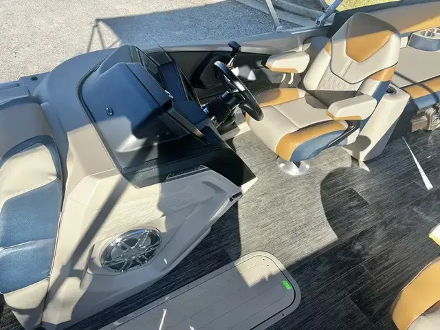 Avalon Catalina 25 Quad Lounge Shift - Triple Toon - IN STOCK