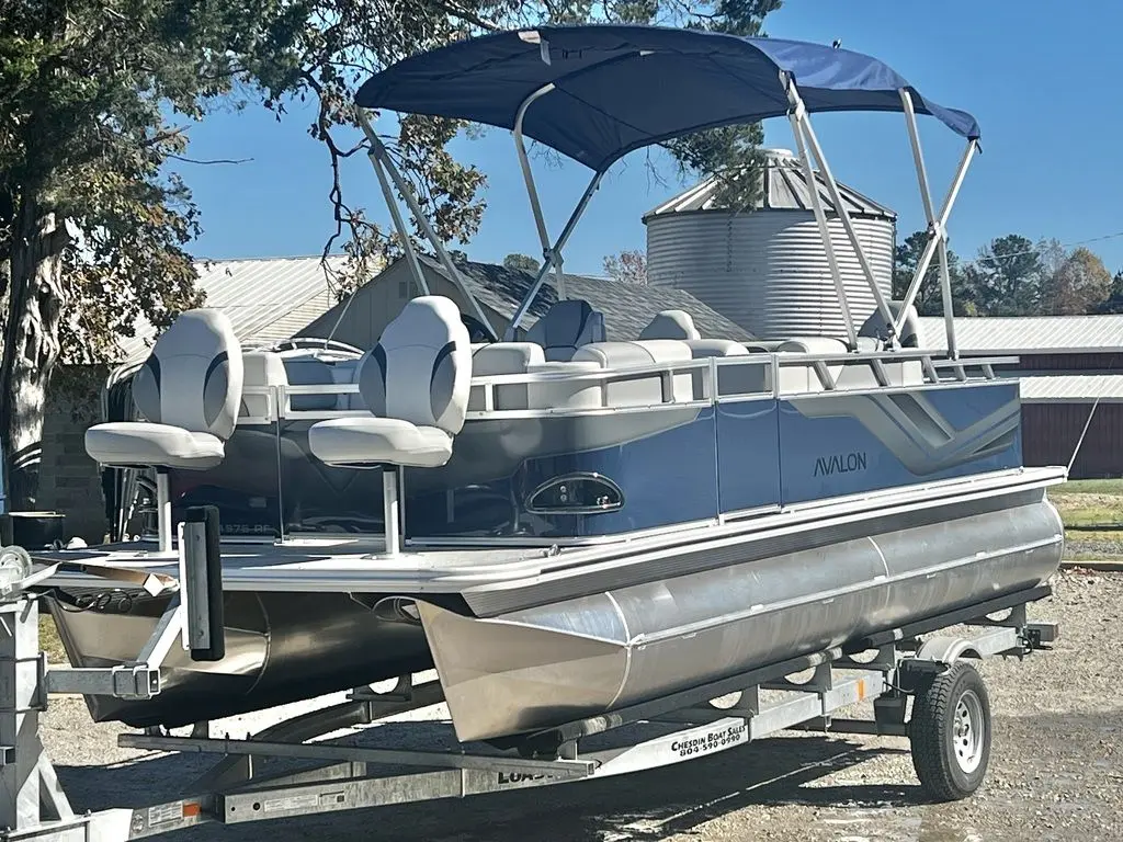 2025 Avalon venture 19 rear fish - in stock