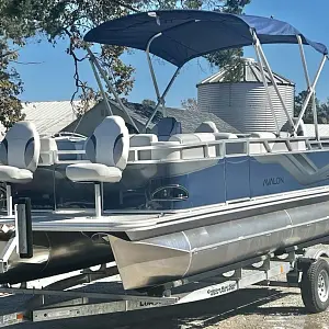 2025 Avalon Venture 19 Rear Fish - IN STOCK