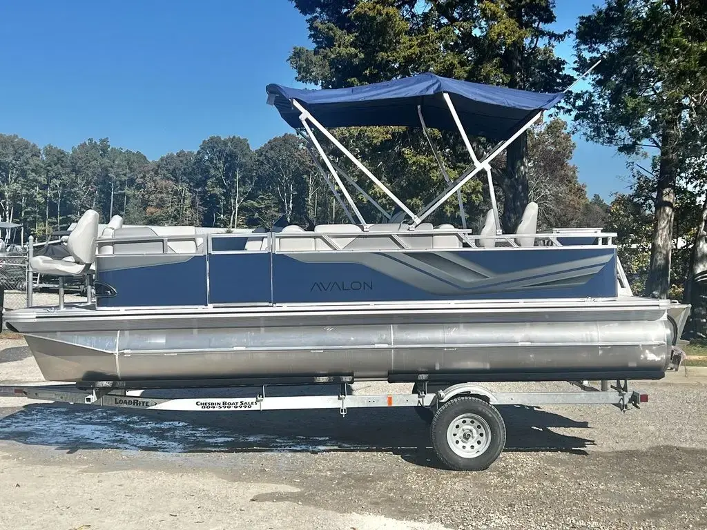 2025 Avalon venture 19 rear fish - in stock