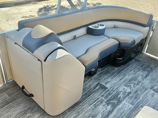 Avalon Catalina 25 Quad Lounge Shift - Triple Toon - IN STOCK