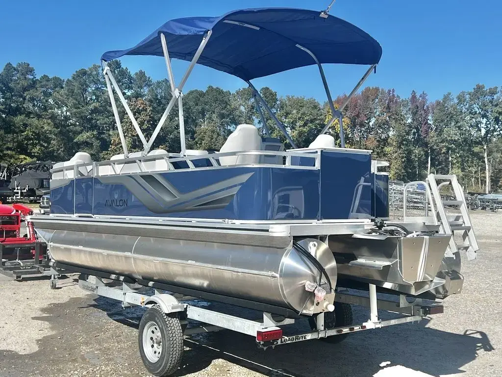 2025 Avalon venture 19 rear fish - in stock