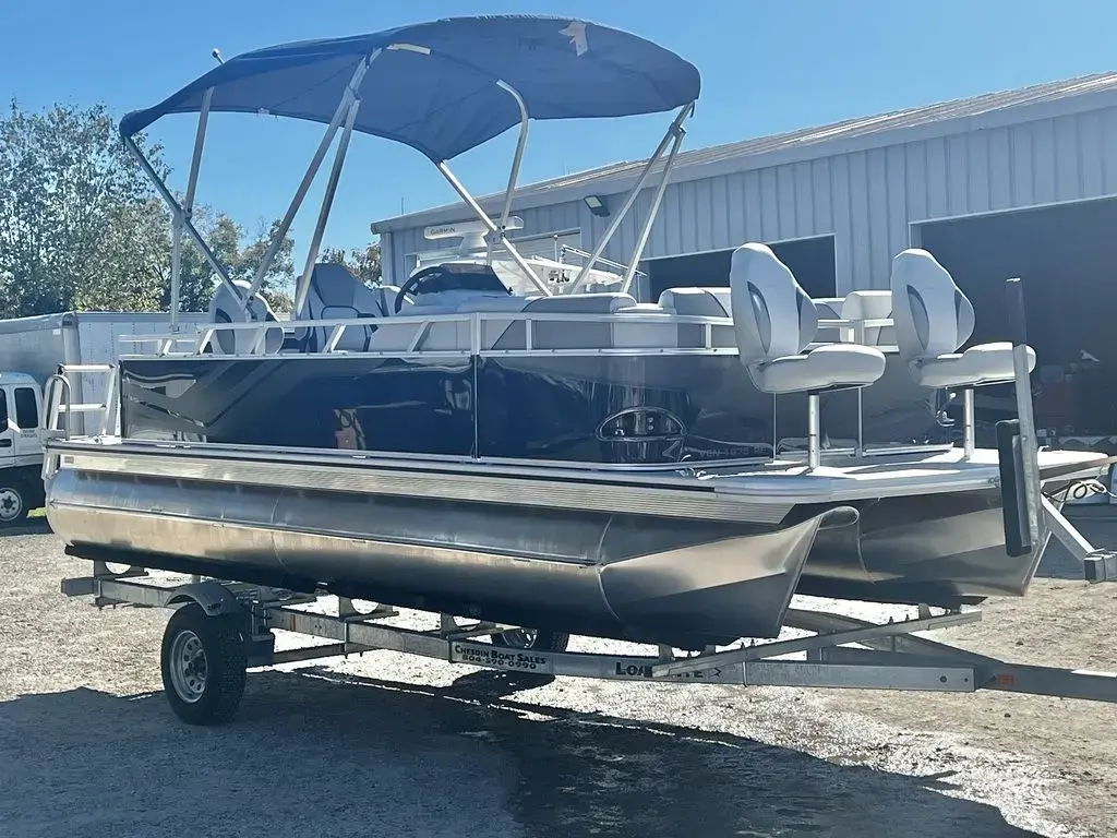 2025 Avalon venture 19 rear fish - in stock