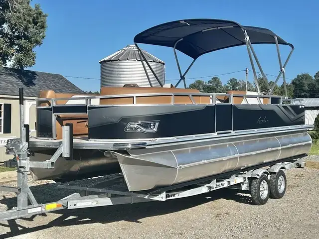 Avalon Venture 85 23 Rear Fish - IN STOCK